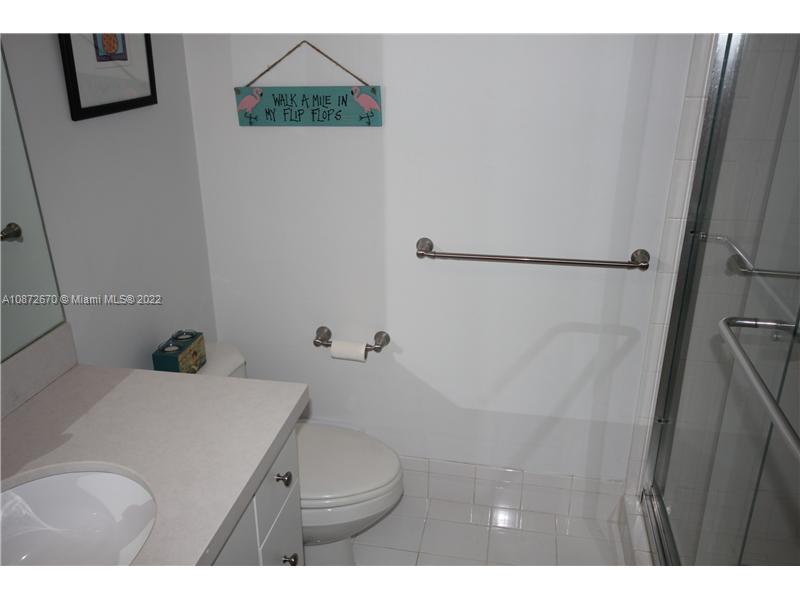 5161 Collins Ave # 902