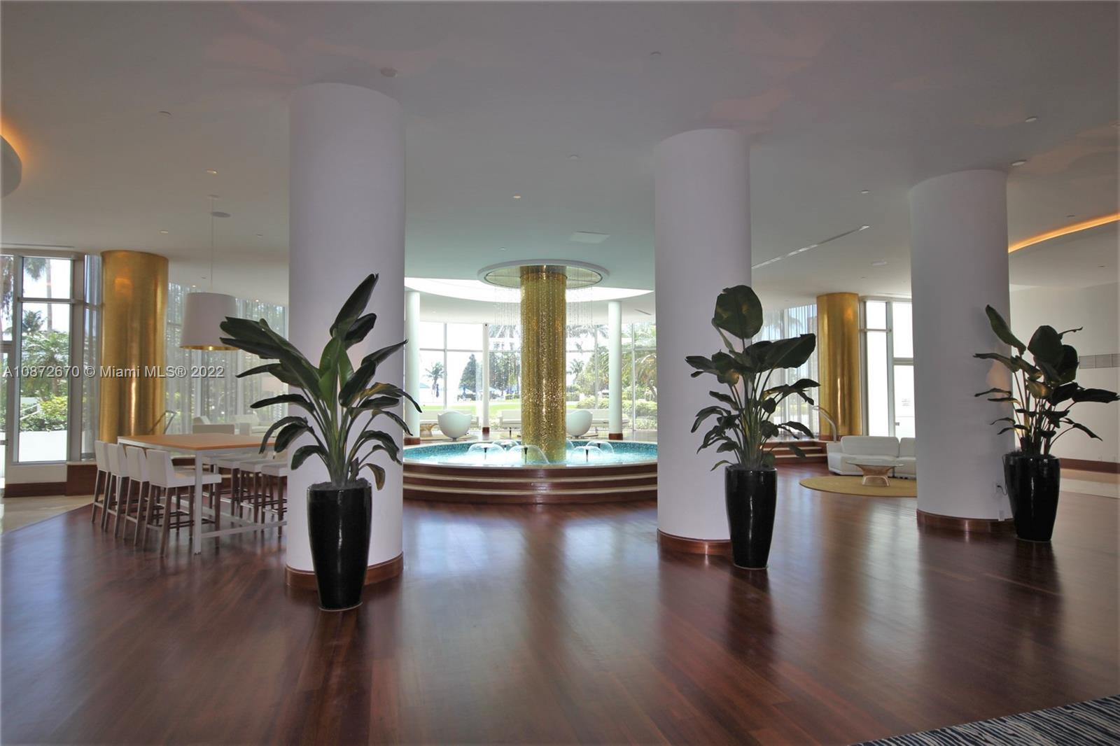 5161 Collins Ave # 902