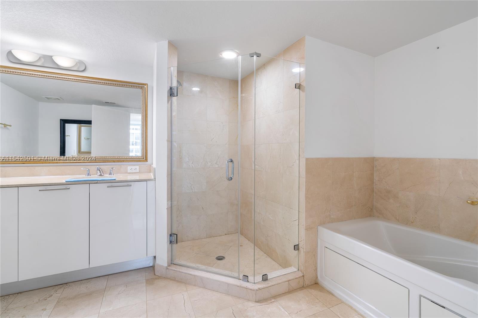 1800 N Bayshore Dr # 2114, Miami, FL 33132