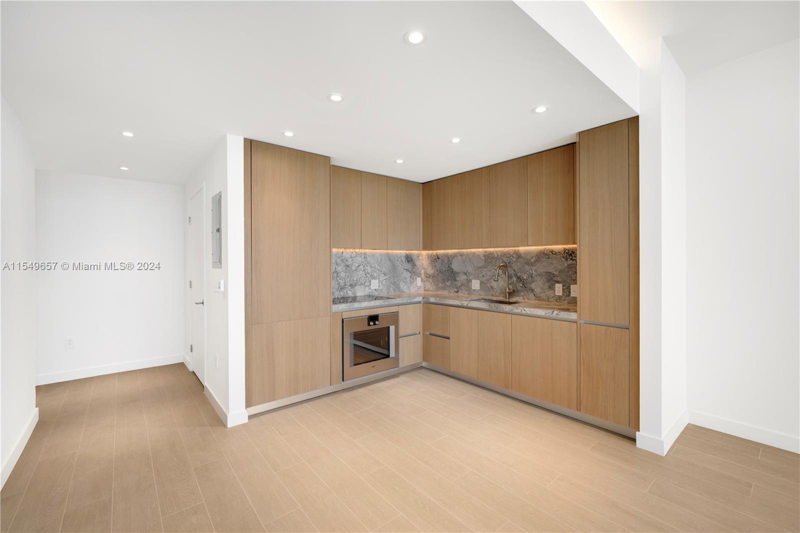 500 Alton # 1806