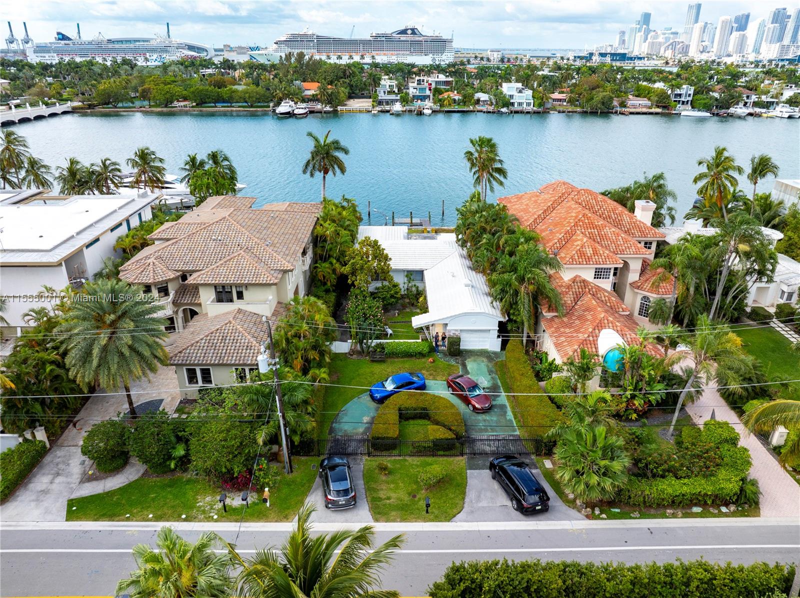 290 S Hibiscus Dr