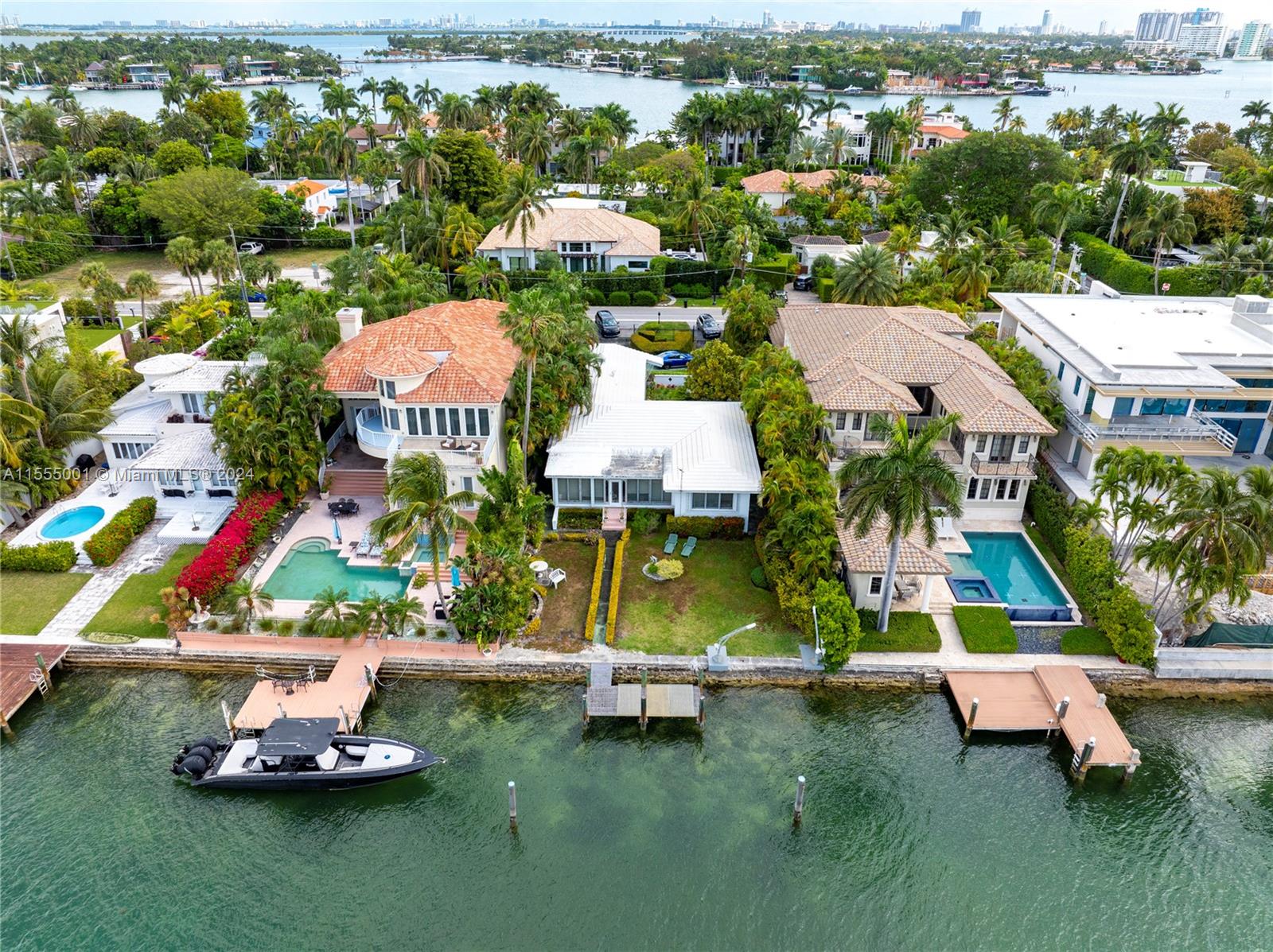 290 S Hibiscus Dr