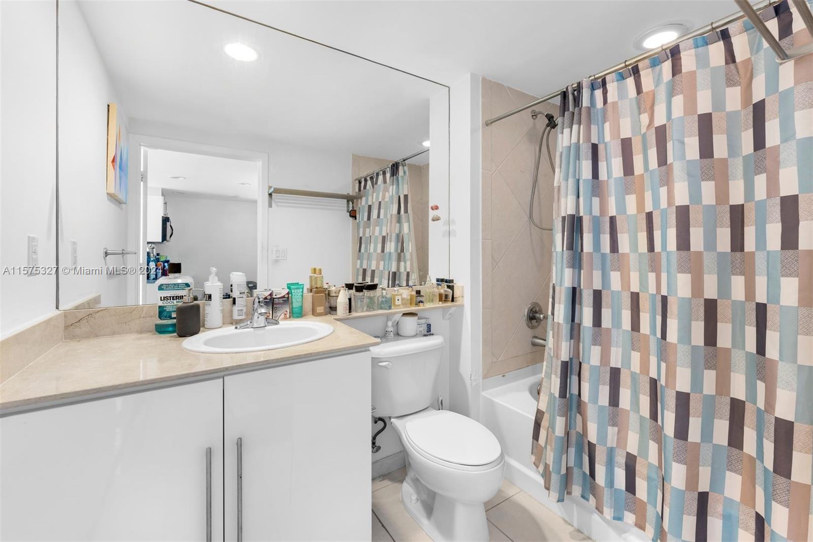 325 S Biscayne Blvd # 3320, Miami, FL 33131