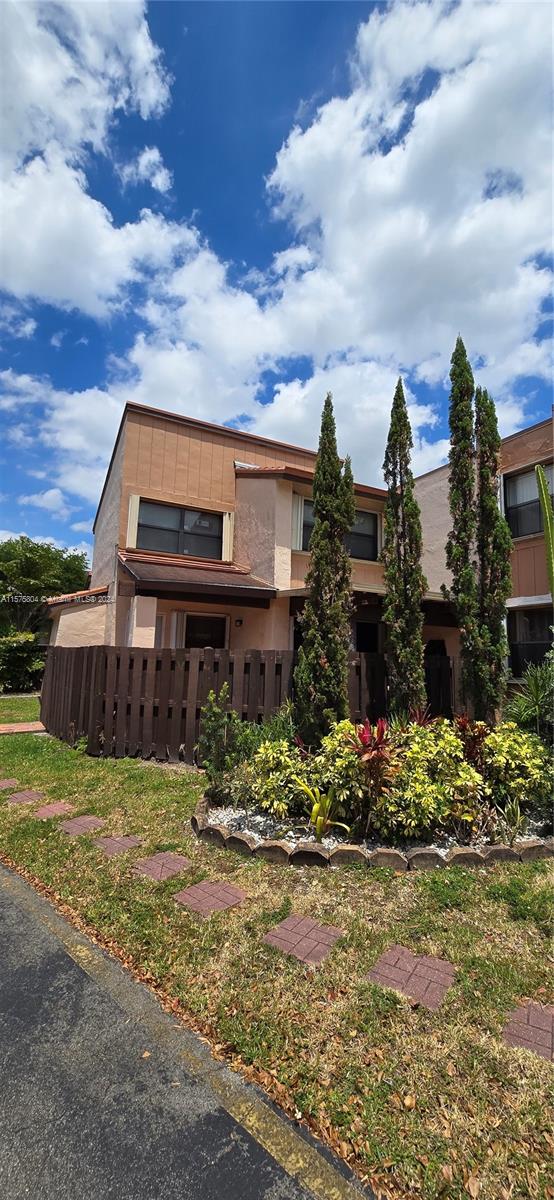 415 W Park Dr # 104, Miami, FL 33172