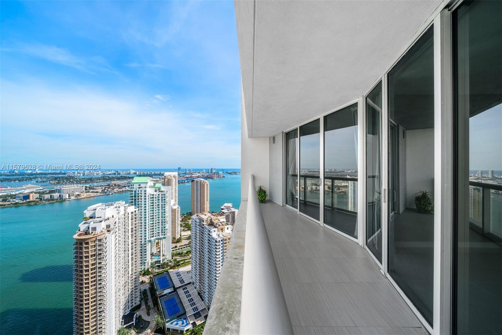 495 Brickell Ave # 5208
