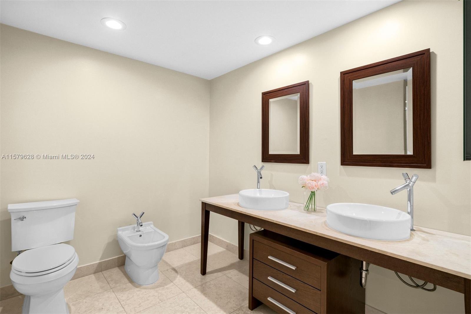 495 Brickell Ave # 5208
