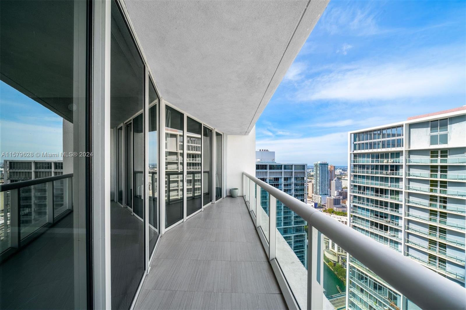 495 Brickell Ave # 5208