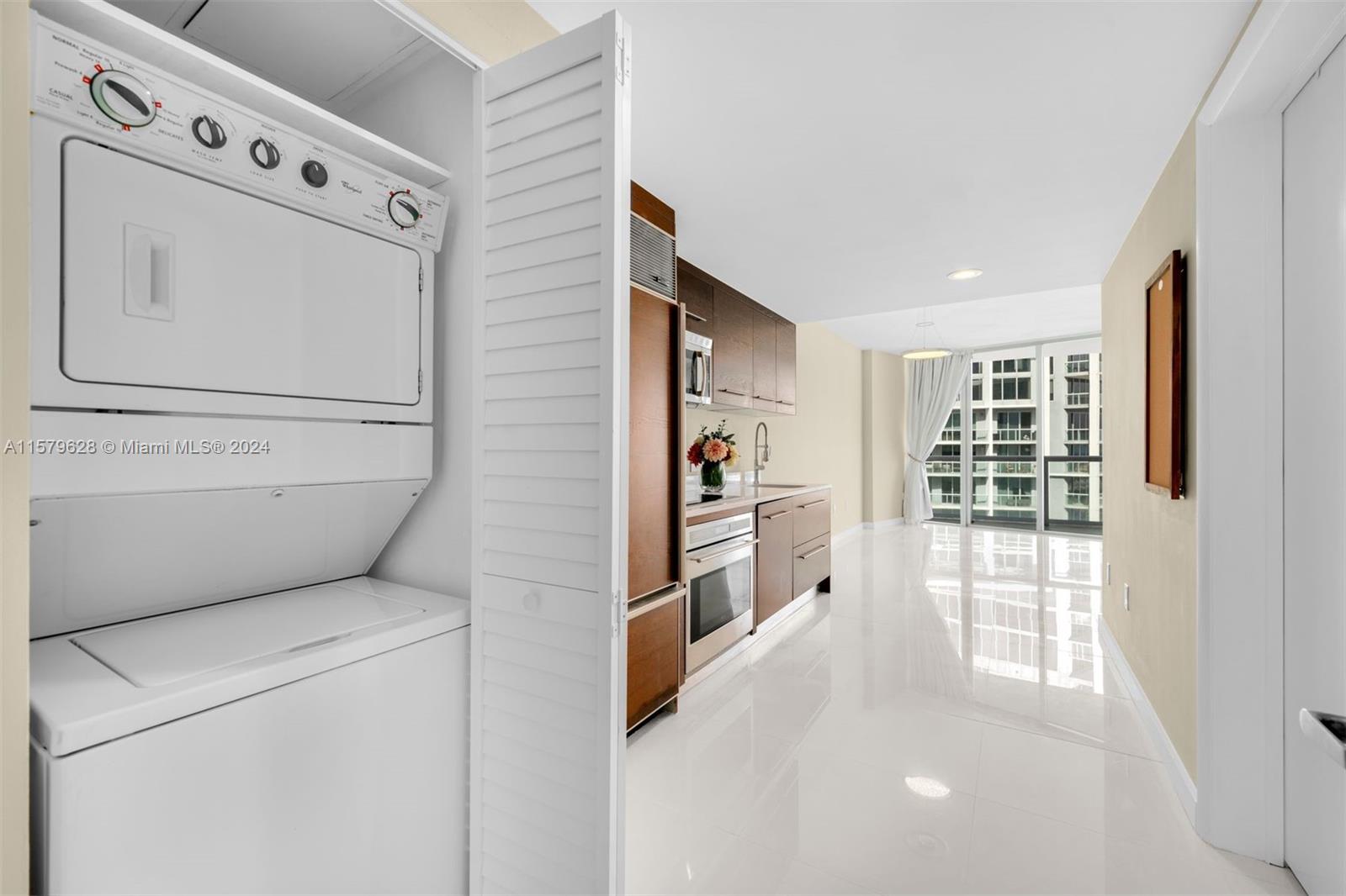 495 Brickell Ave # 5208