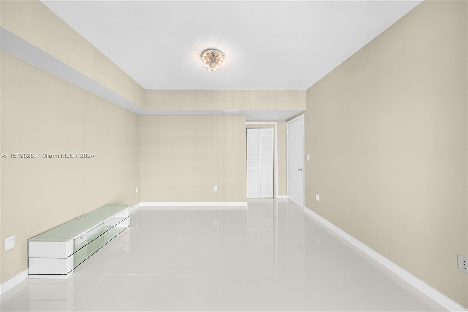 495 Brickell Ave # 5208
