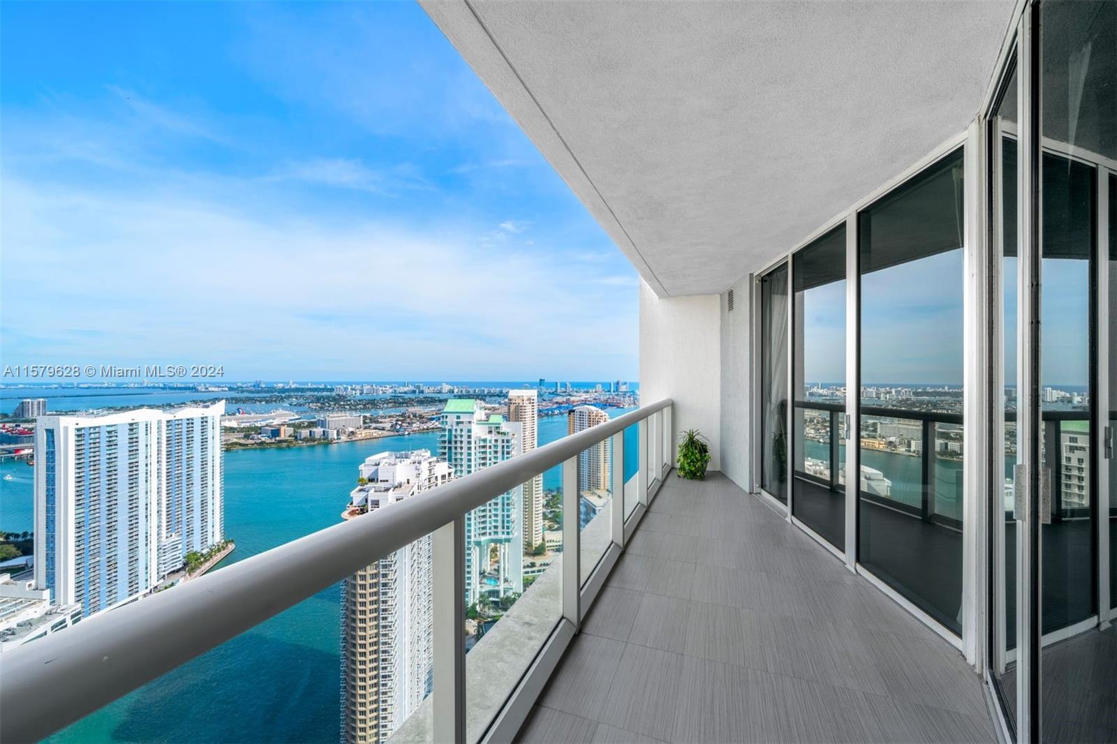 495 Brickell Ave # 5208