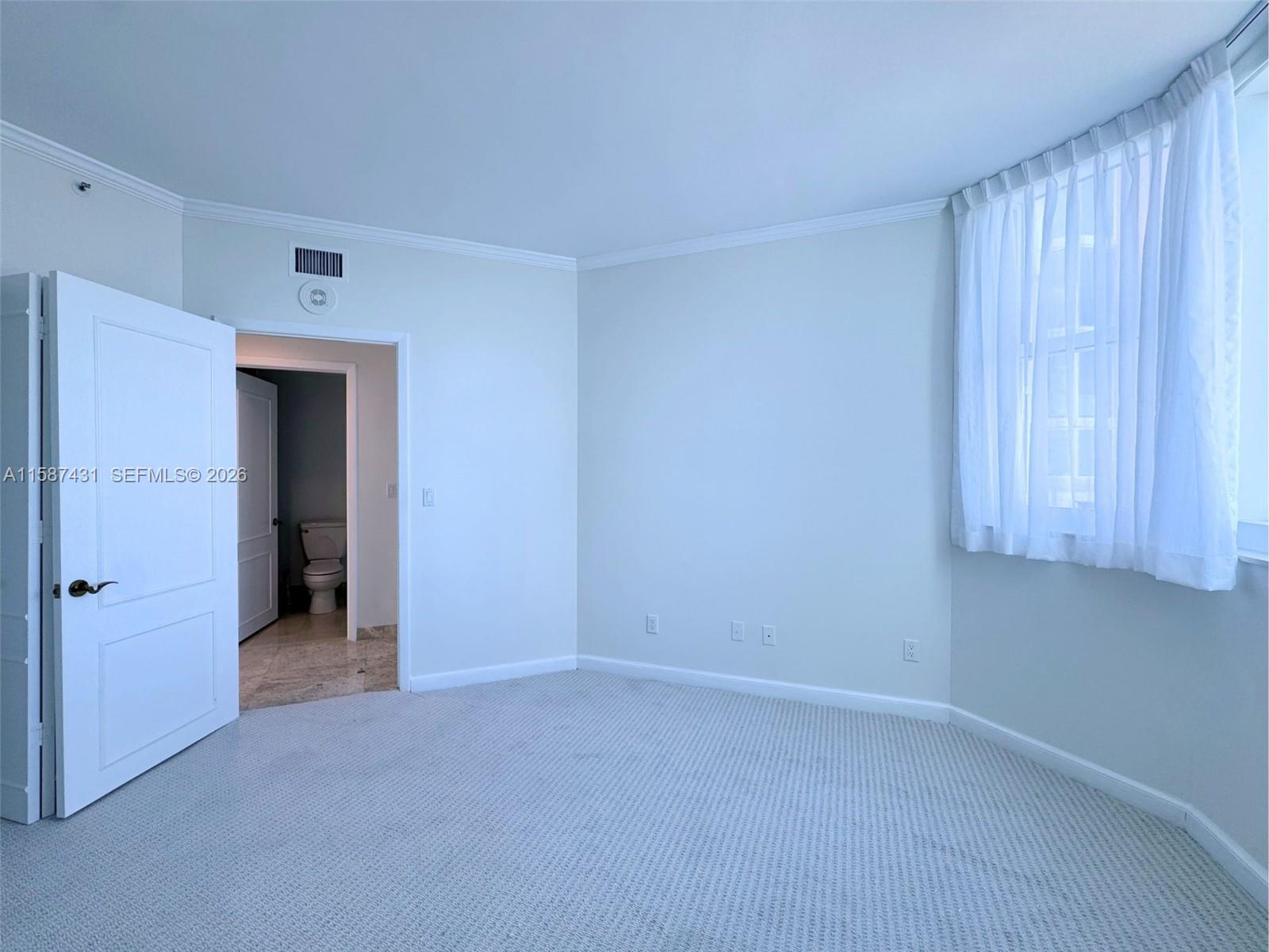 300 S Pointe Dr # 1001