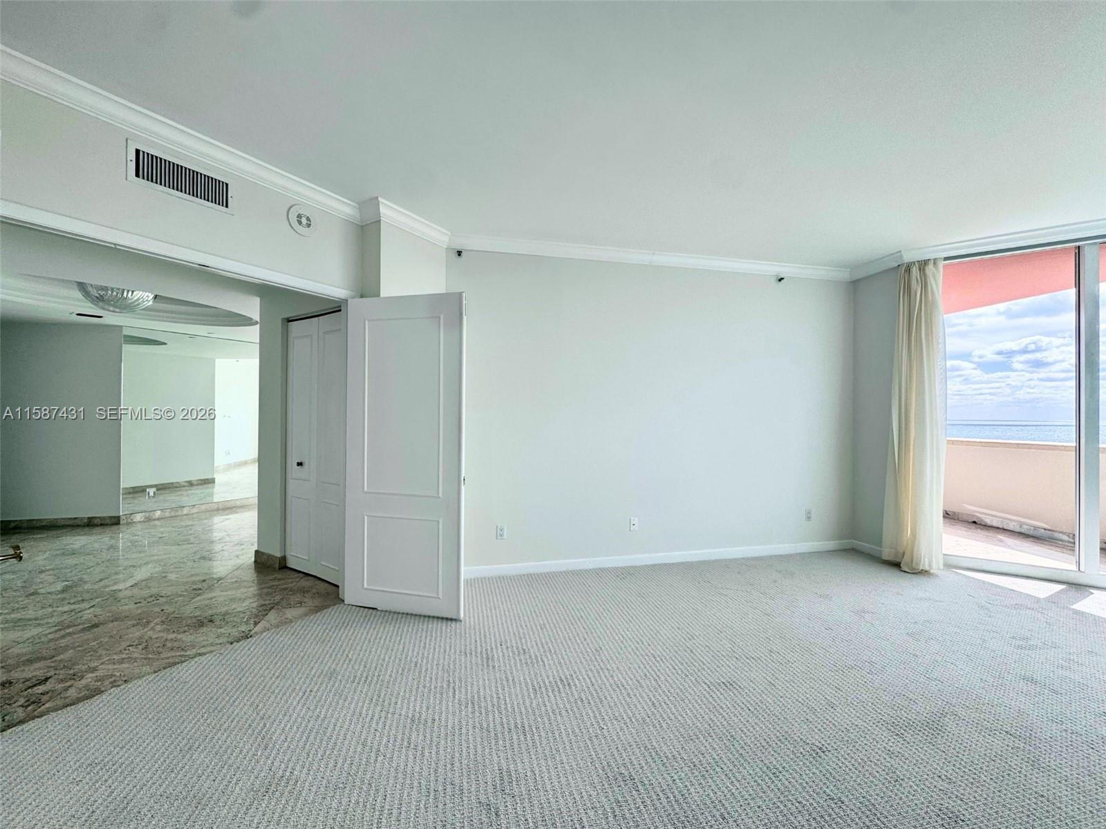 300 S Pointe Dr # 1001