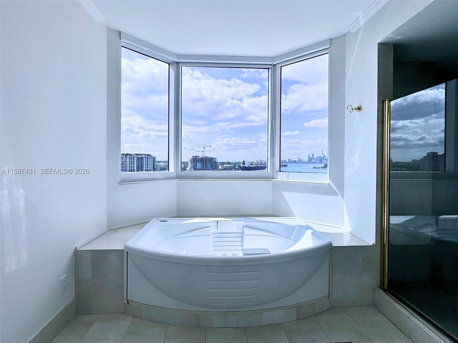 300 S Pointe Dr # 1001