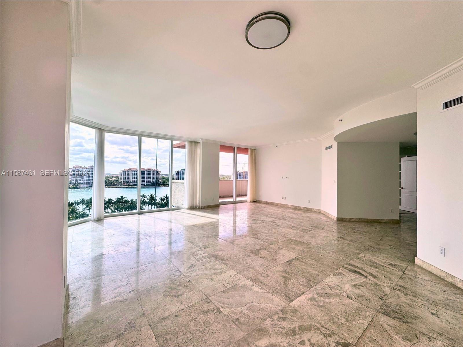 300 S Pointe Dr # 1001