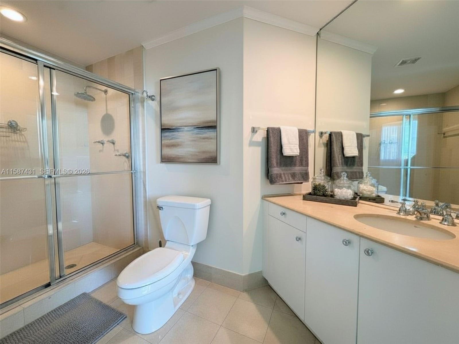 300 S Pointe Dr # 1001