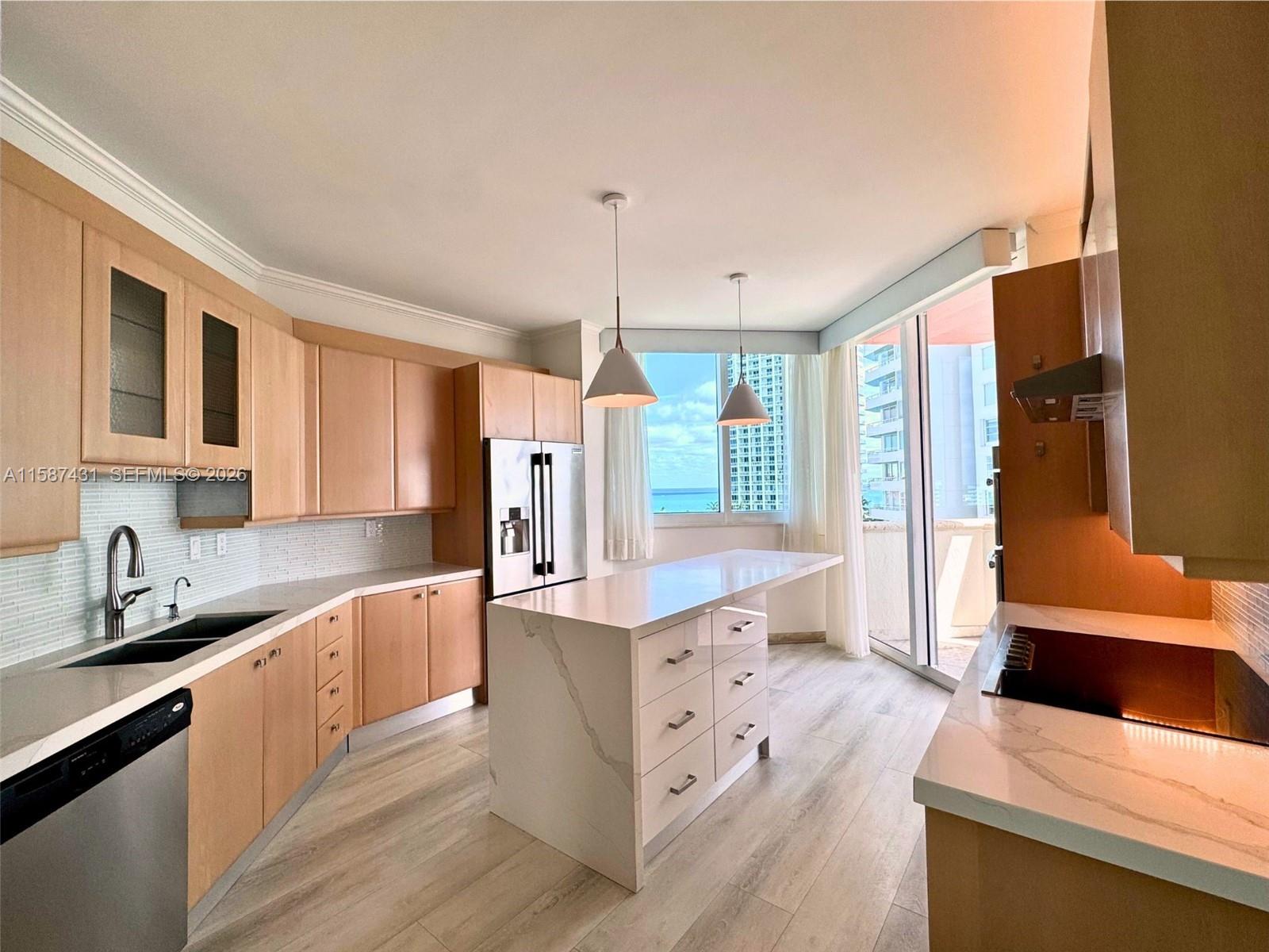 300 S Pointe Dr # 1001