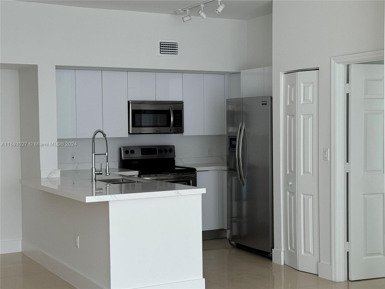 1155 Brickell Bay Dr Unit: PH103