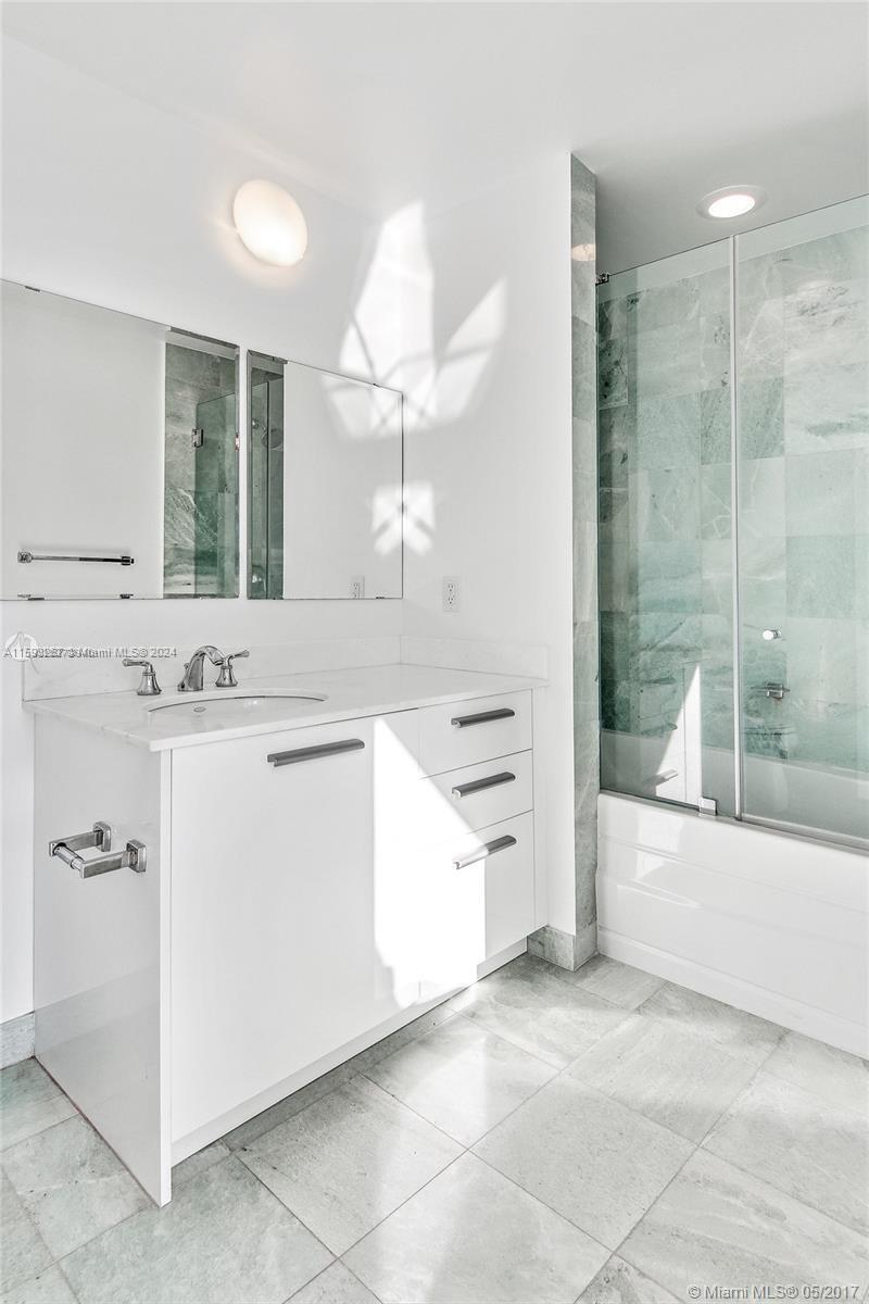 1060 Brickell Ave # 2911