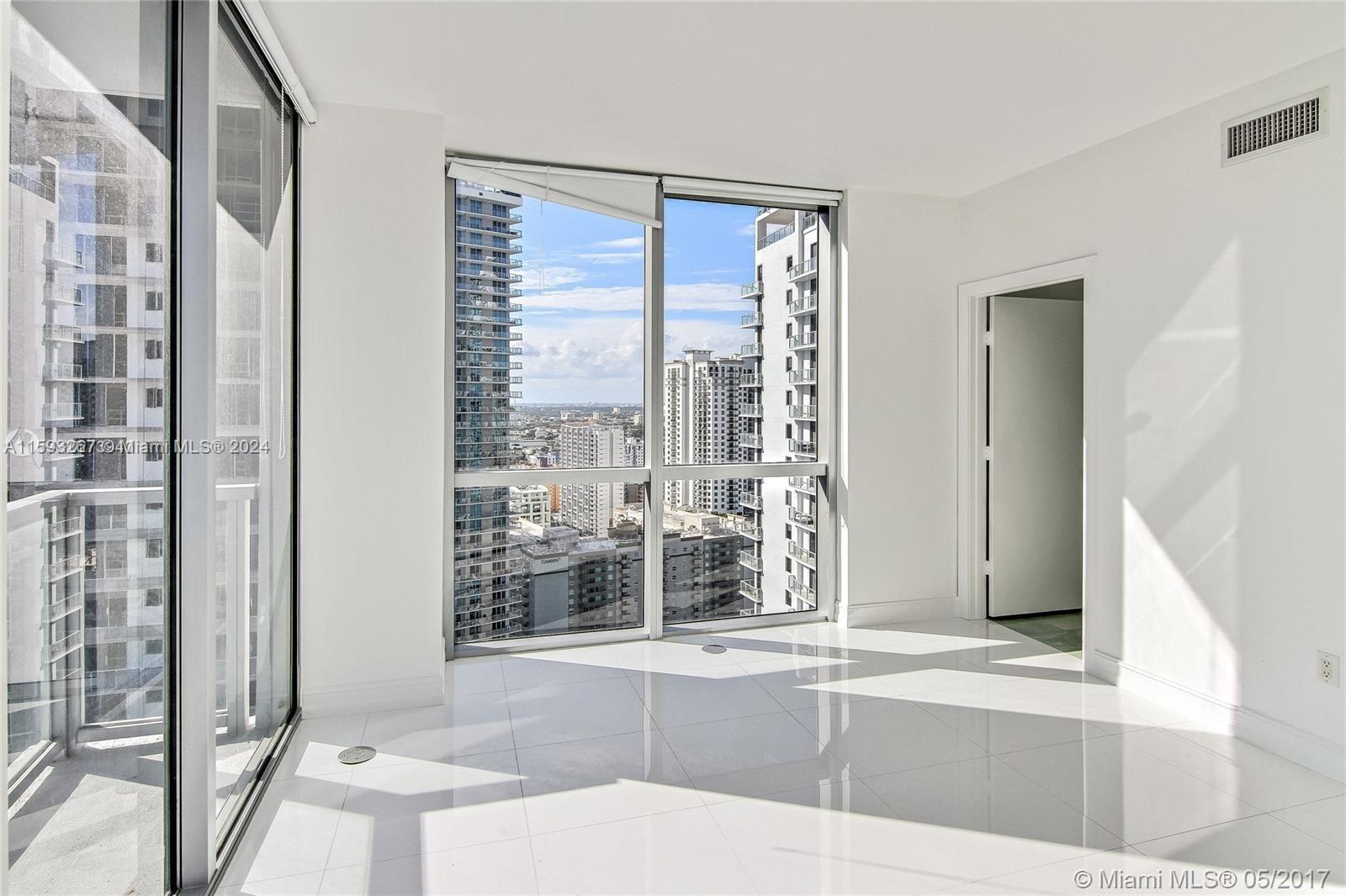 1060 Brickell Ave # 2911