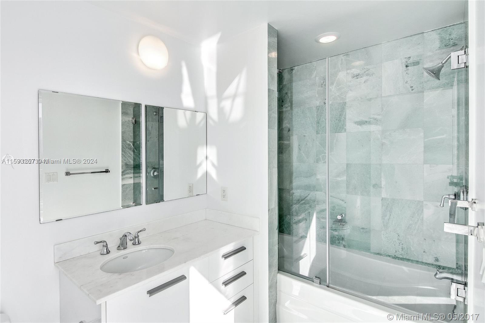 1060 Brickell Ave # 2911