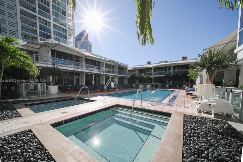 1100 Biscayne Blvd # 4303