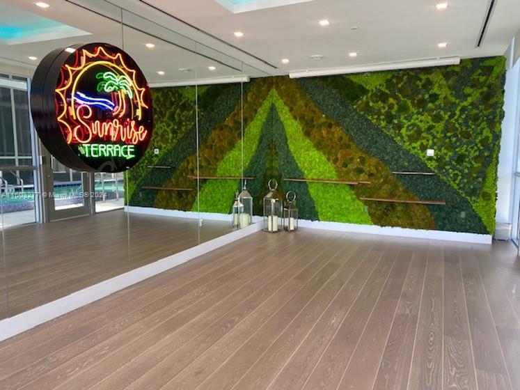 1100 Biscayne Blvd # 4303