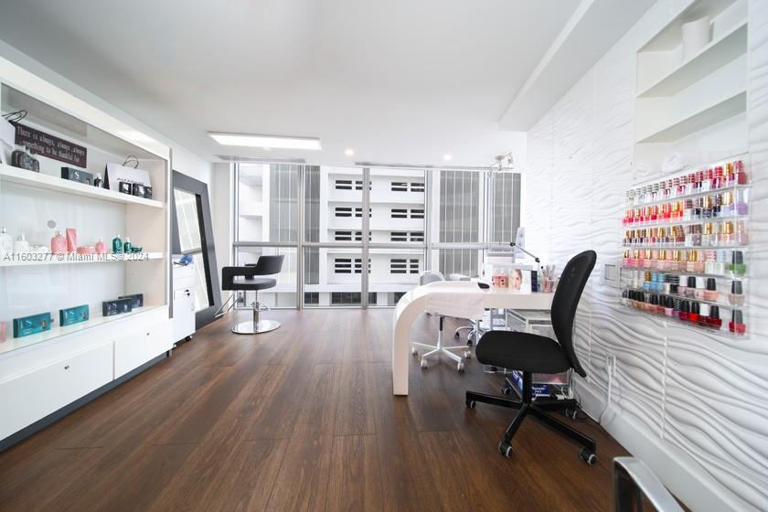 1100 Biscayne Blvd # 4303