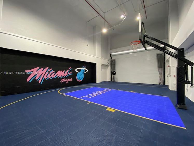 1100 Biscayne Blvd # 4303