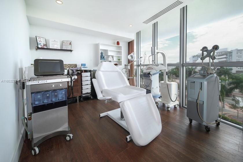 1100 Biscayne Blvd # 4303