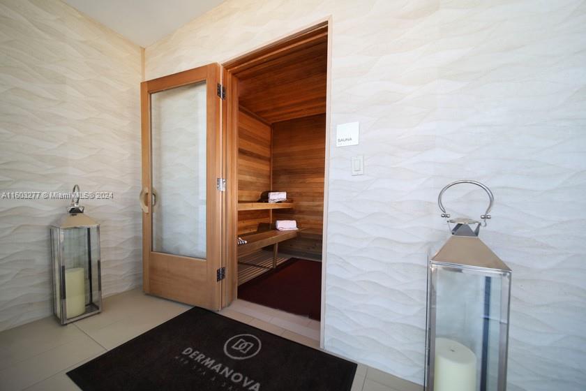 1100 Biscayne Blvd # 4303