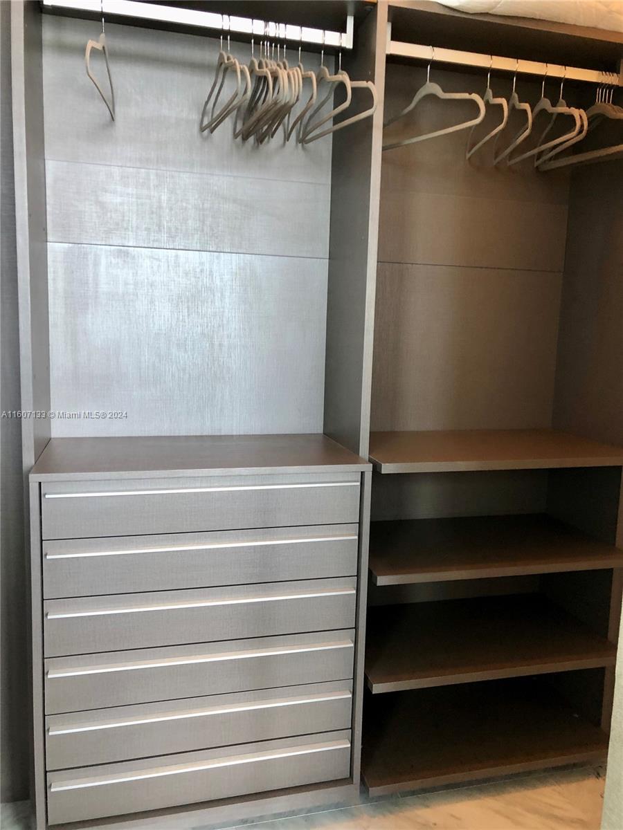 1451 Brickell Ave # 4003