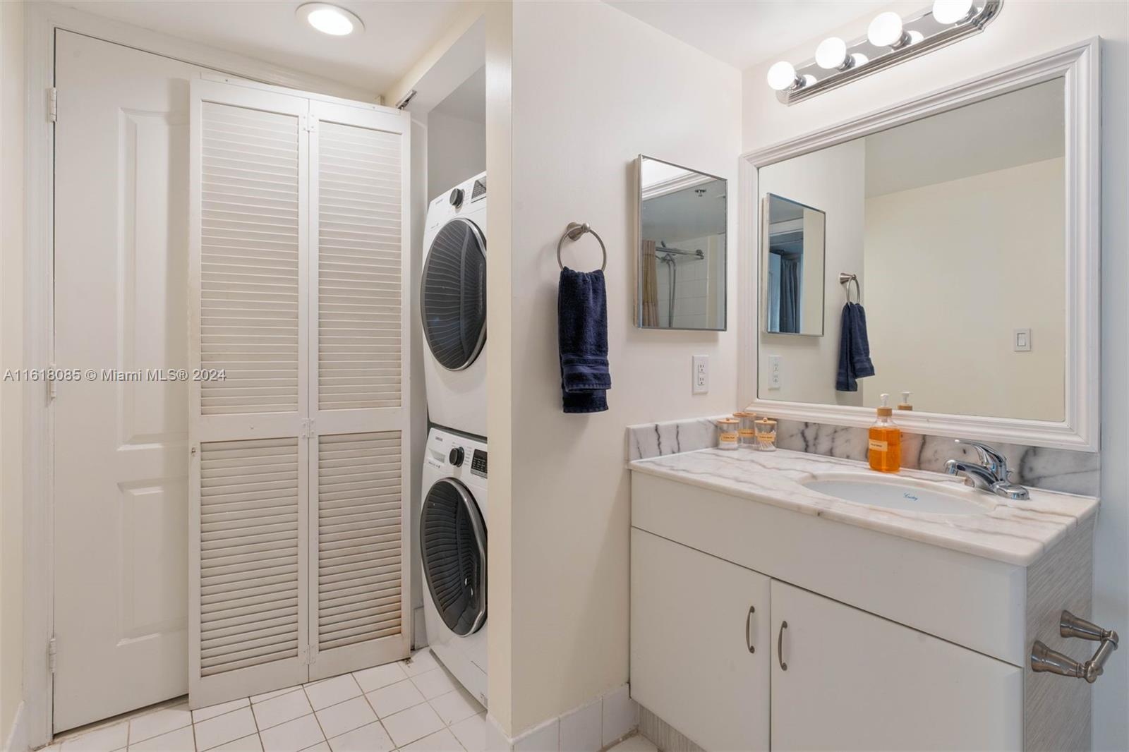1200 Brickell Bay Dr # 2707