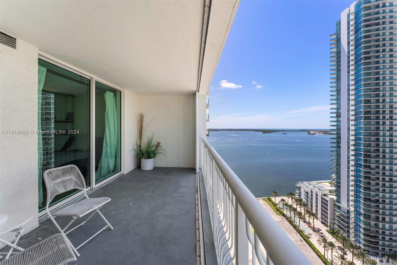 1200 Brickell Bay Dr # 2707