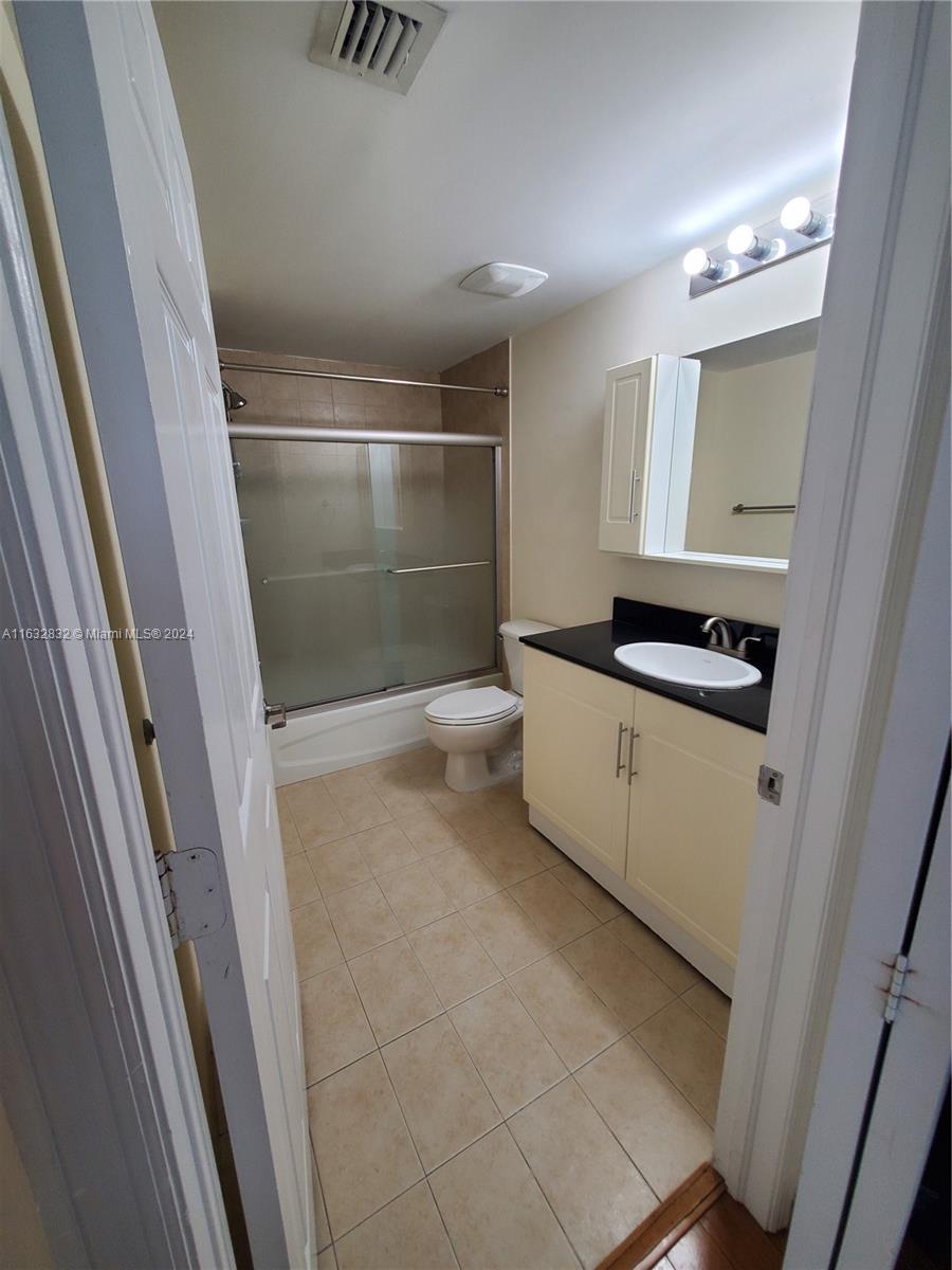 275 NE 18th St # 801
