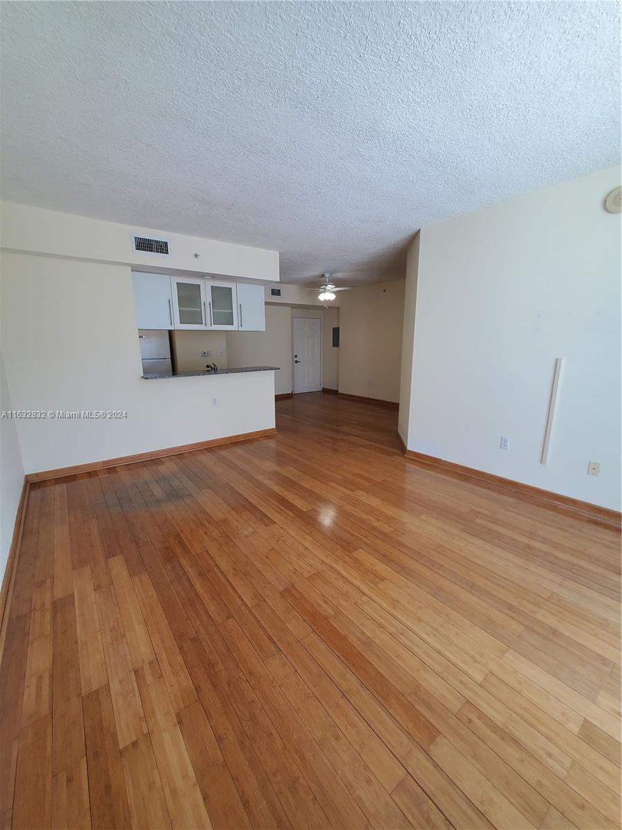 275 NE 18th St # 801