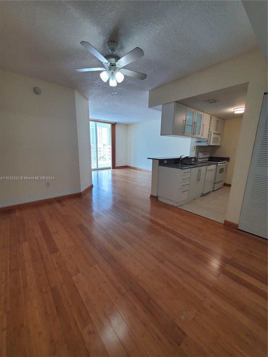 275 NE 18th St # 801