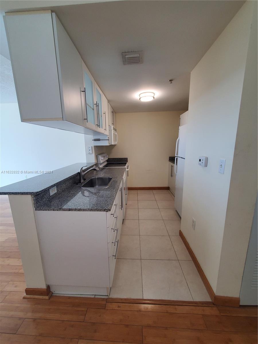 275 NE 18th St # 801