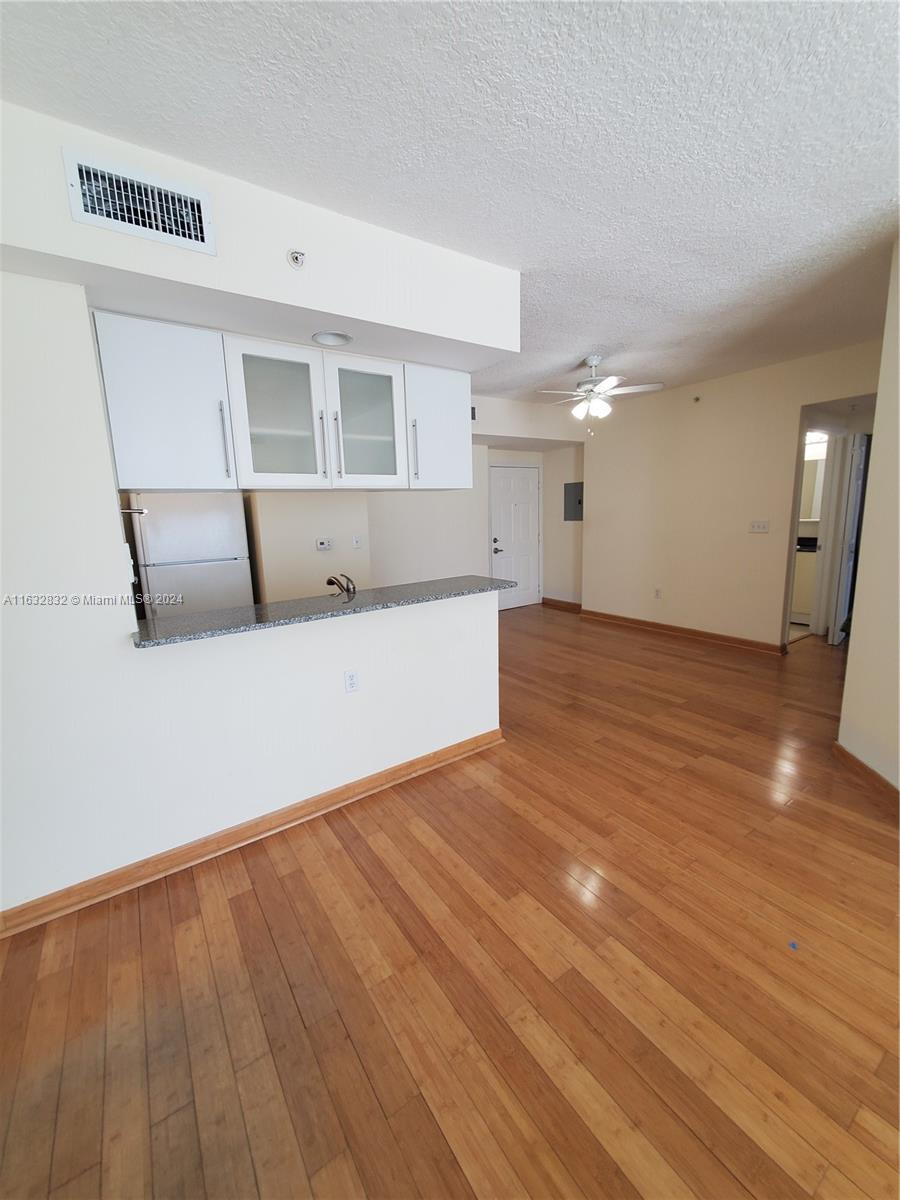 275 NE 18th St # 801