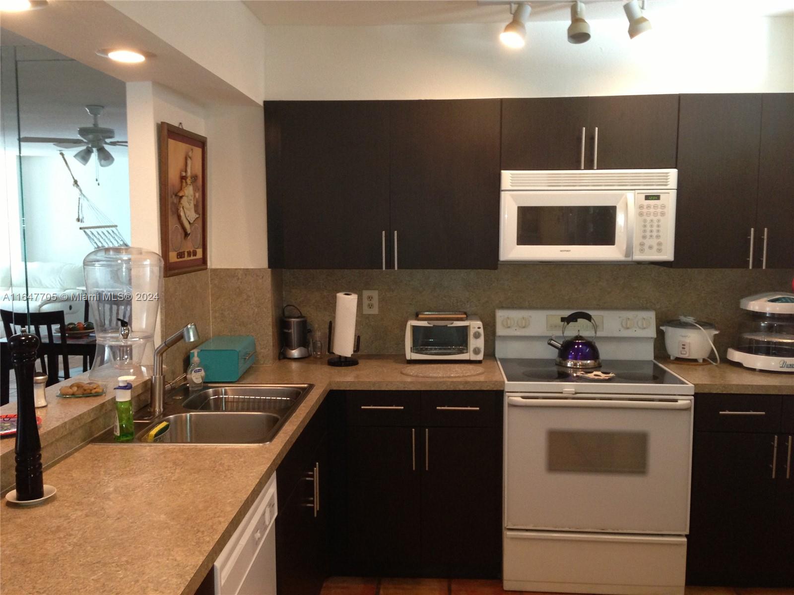 6450 Collins Ave # 1508