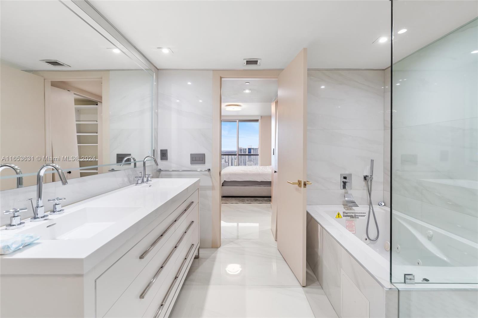 50 Biscayne Blvd # 4411