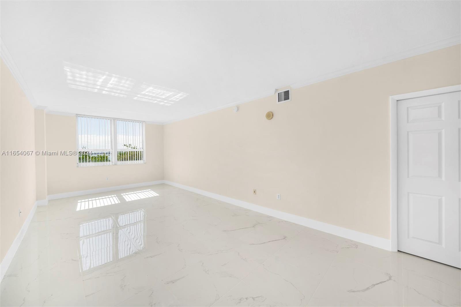 2000 N Bayshore Dr # 320
