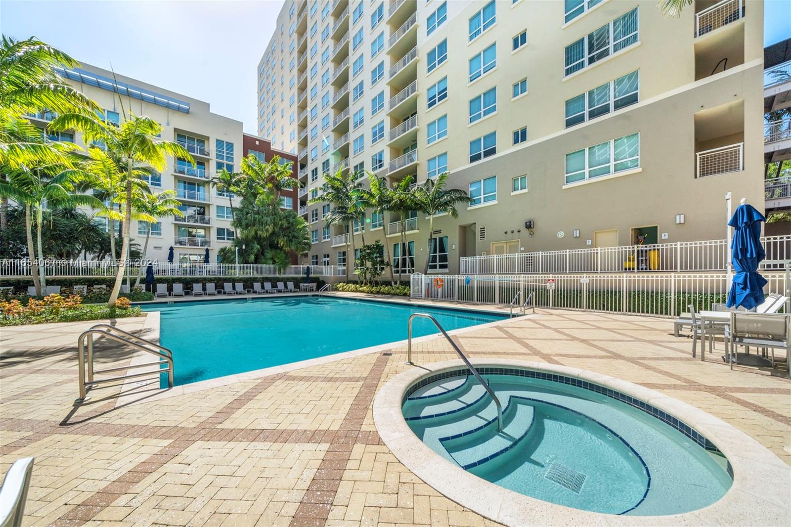 2000 N Bayshore Dr # 320