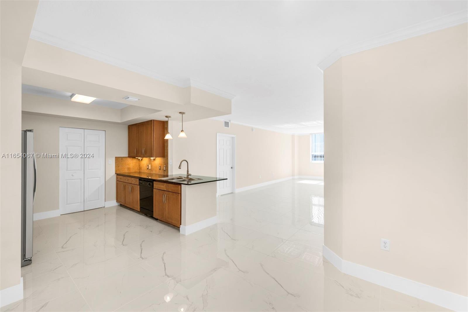 2000 N Bayshore Dr # 320