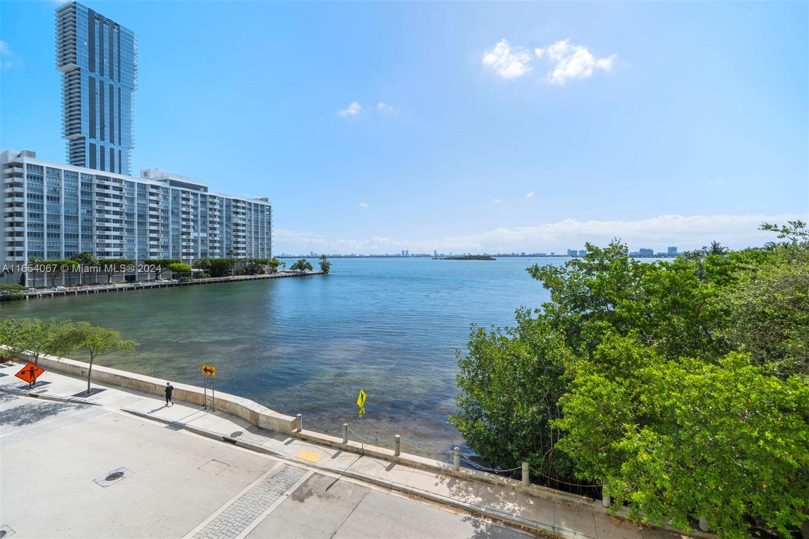 2000 N Bayshore Dr # 320