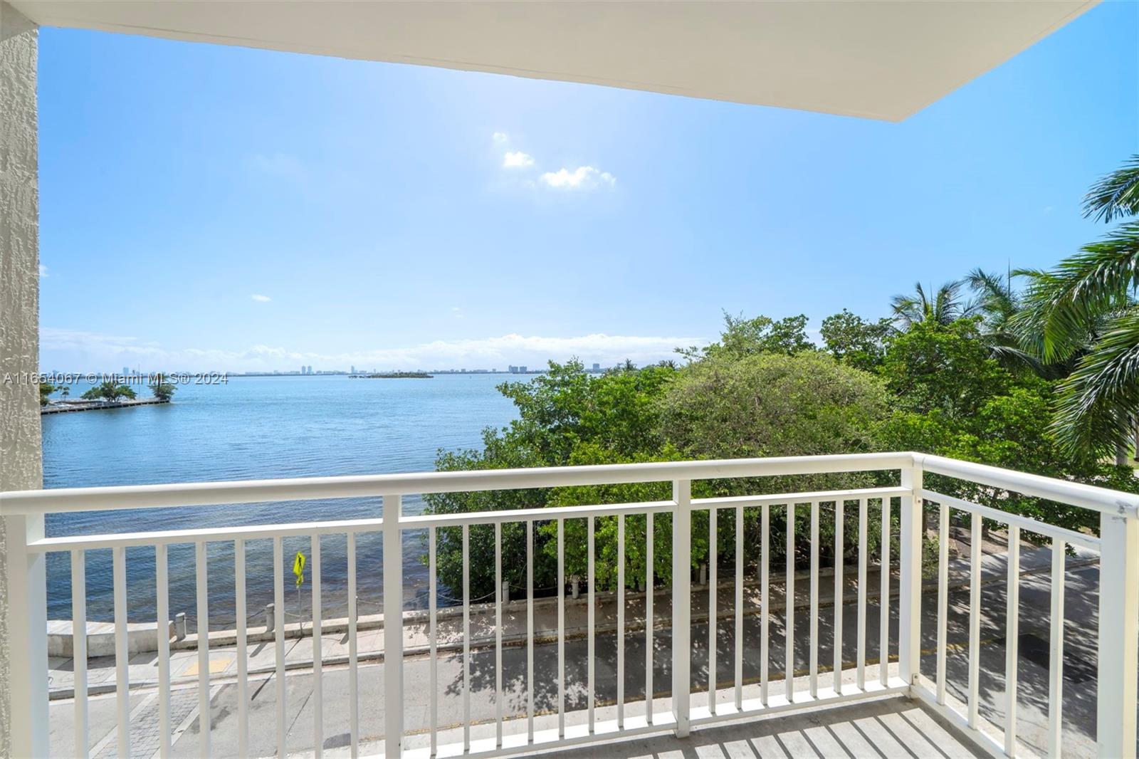 2000 N Bayshore Dr # 320