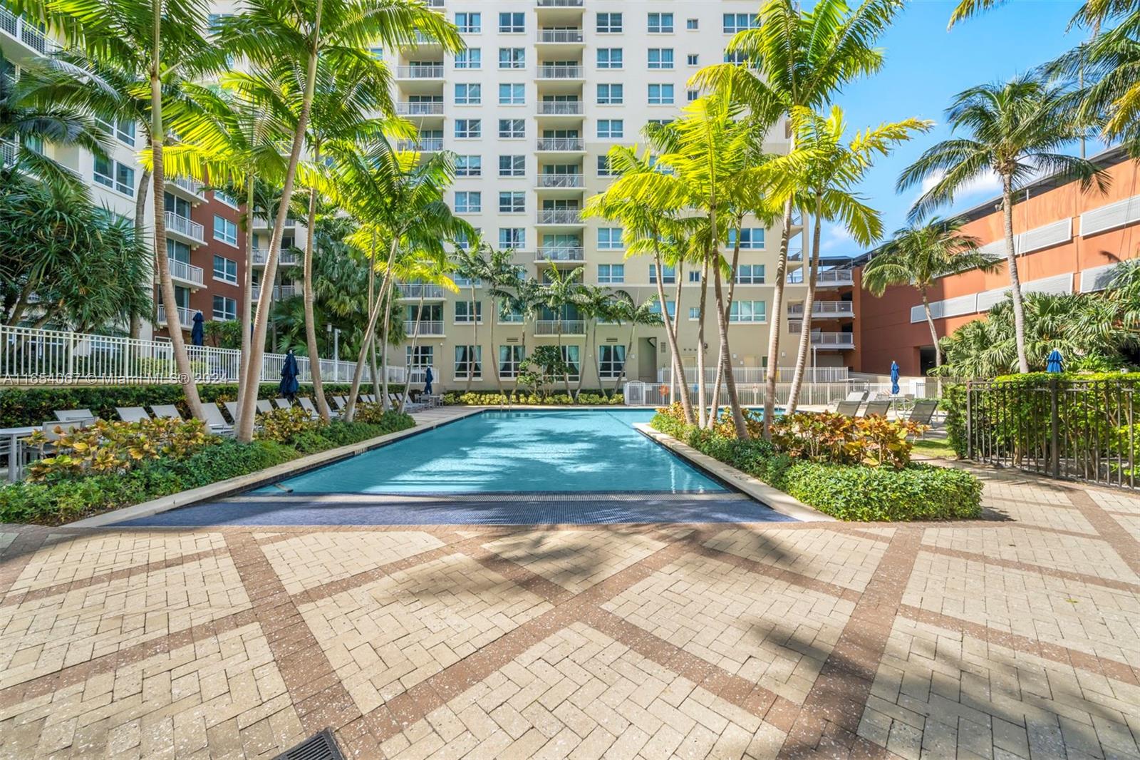 2000 N Bayshore Dr # 320