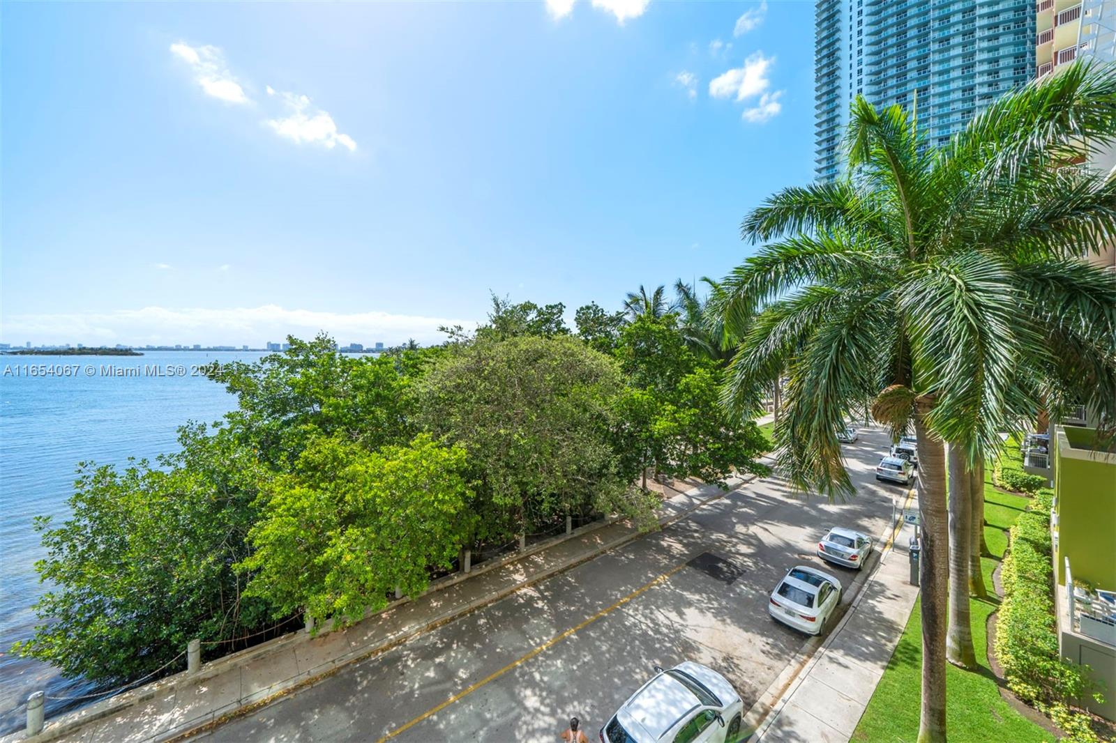 2000 N Bayshore Dr # 320