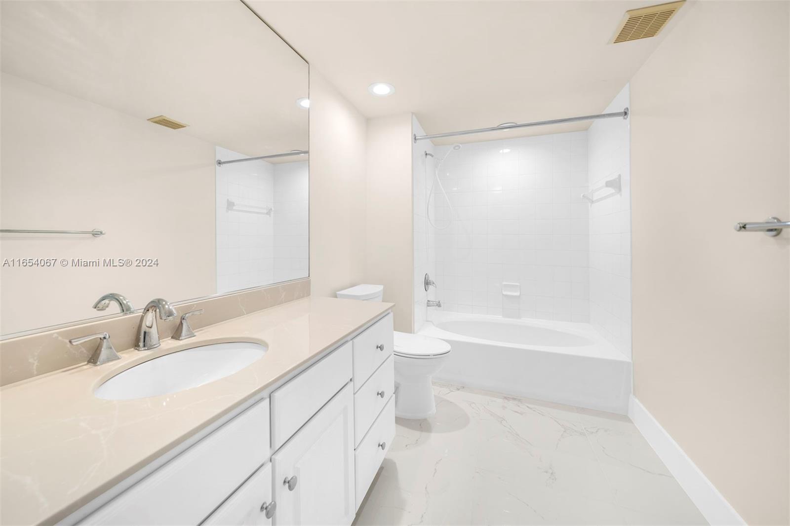 2000 N Bayshore Dr # 320