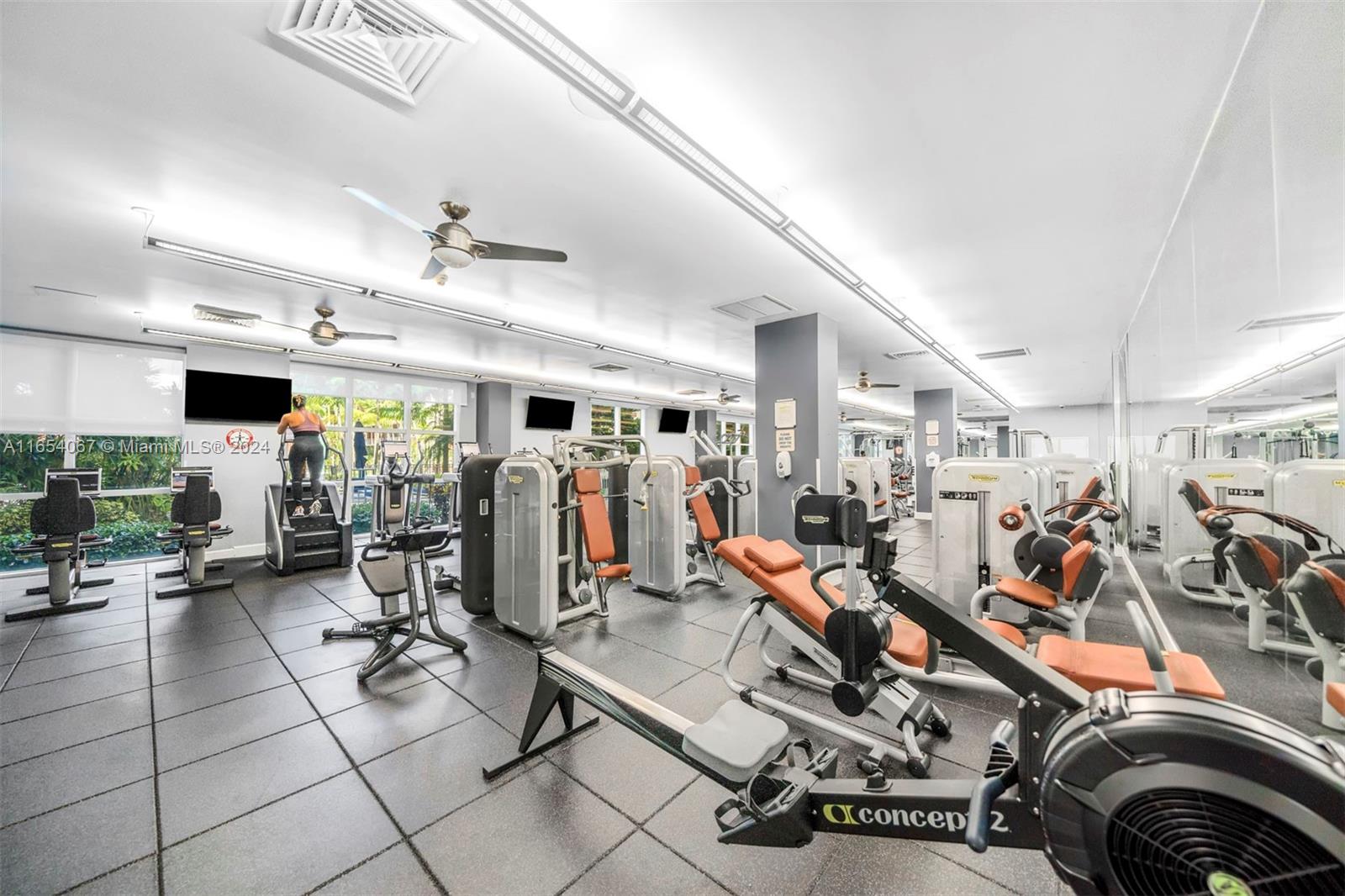 2000 N Bayshore Dr # 320