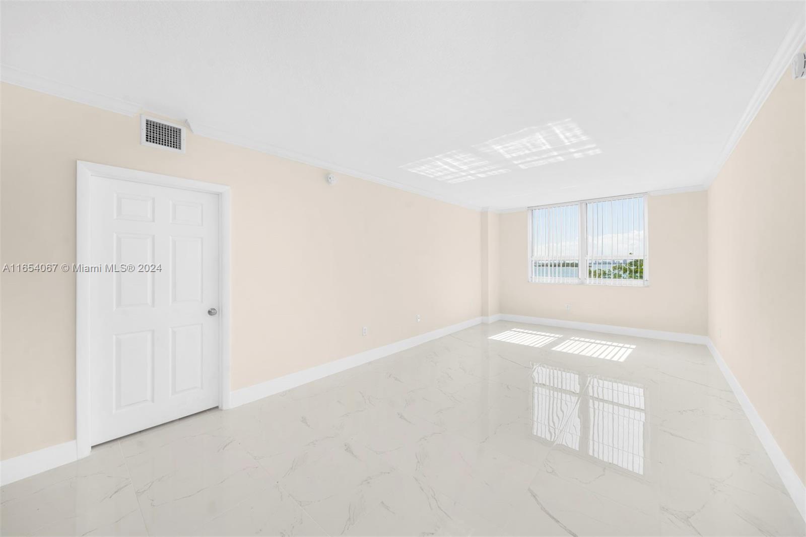 2000 N Bayshore Dr # 320